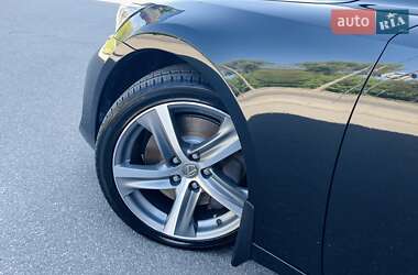 Седан Lexus IS 2017 в 