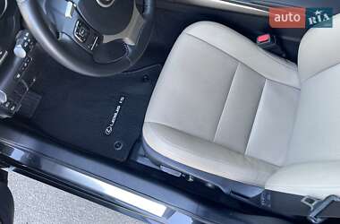 Седан Lexus IS 2017 в 