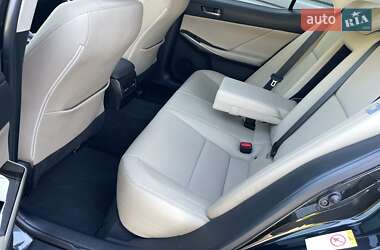 Седан Lexus IS 2017 в 