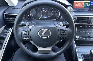 Седан Lexus IS 2017 в 