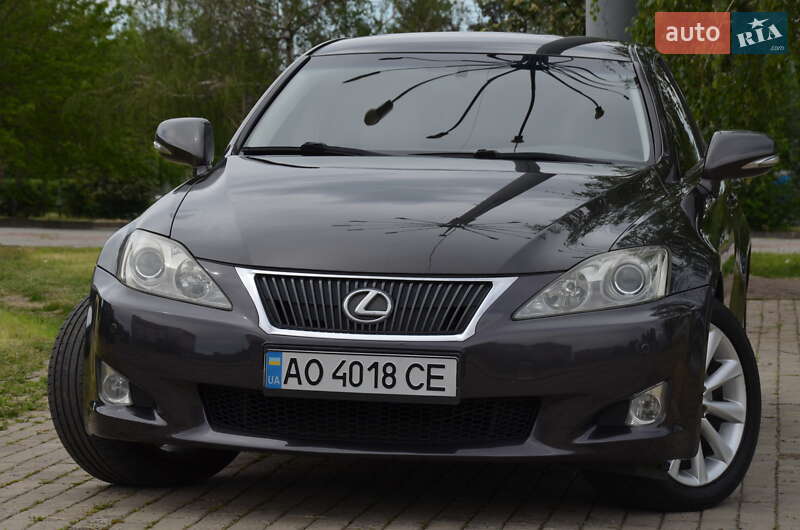 Седан Lexus IS 2010 в 