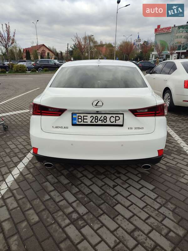 Седан Lexus IS 2016 в Ужгороде