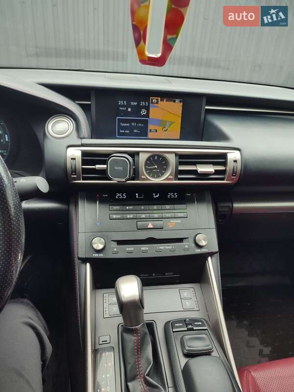 Седан Lexus IS 2016 в Ужгороде