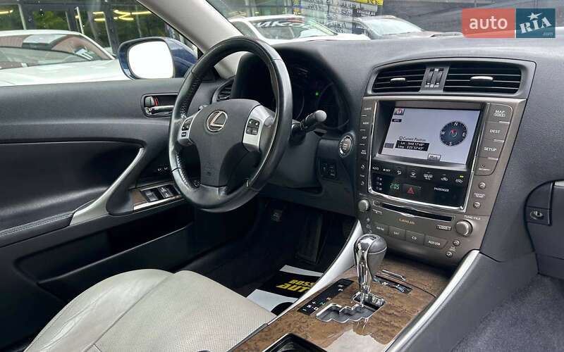 Кабриолет Lexus IS 2011 в Черновцах
