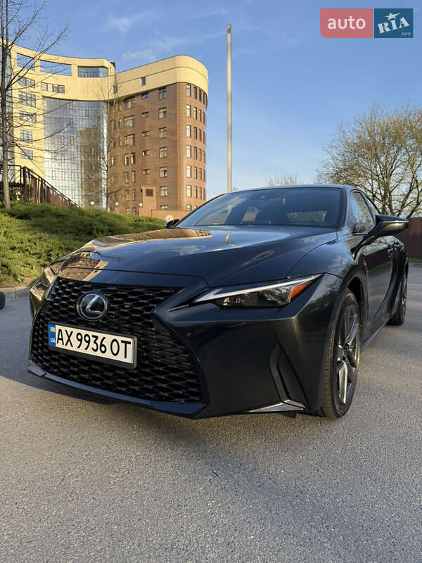 Lexus IS 2021