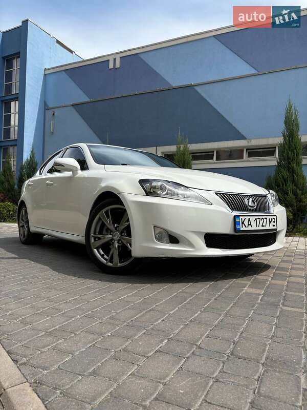 Lexus IS 2010