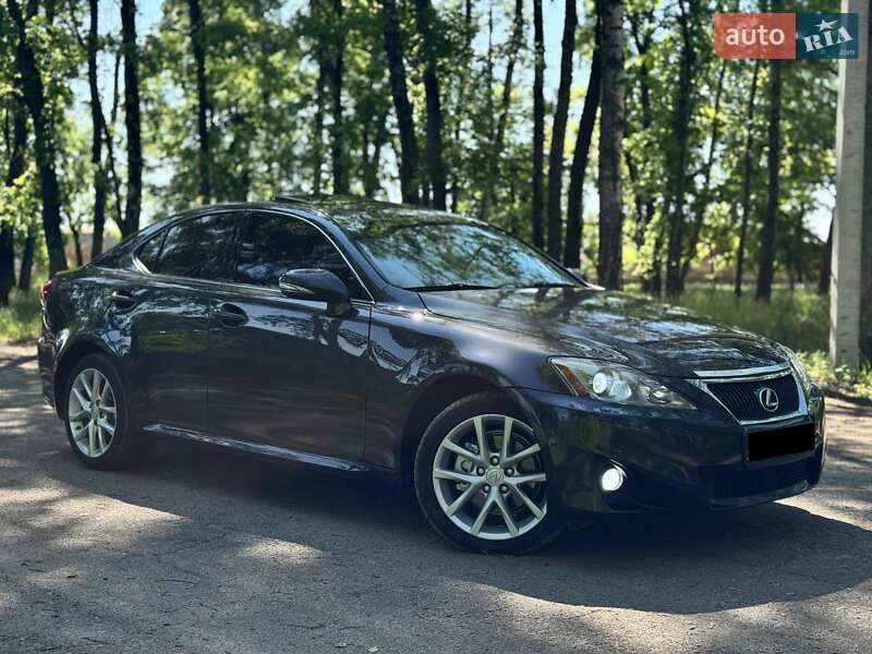 Седан Lexus IS 2012 в 