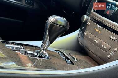 Седан Lexus IS 2012 в 