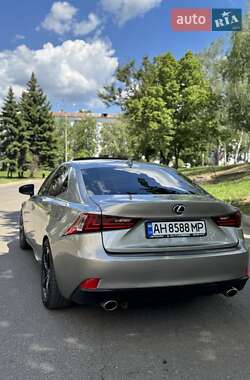 Седан Lexus IS 2015 в 
