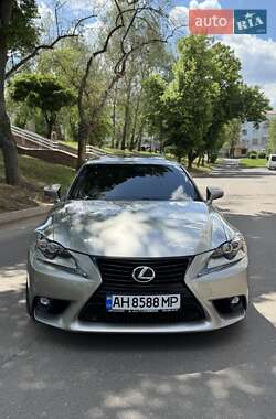 Седан Lexus IS 2015 в 