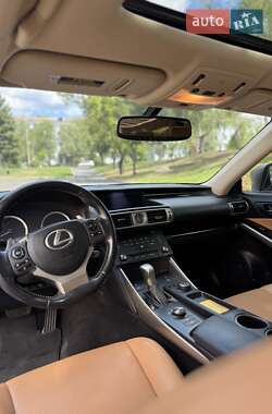 Седан Lexus IS 2015 в 