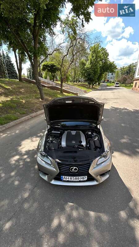 Седан Lexus IS 2015 в Краматорске