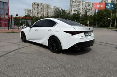 Седан Lexus IS 2021 в 