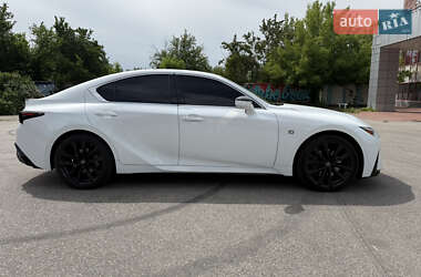 Седан Lexus IS 2021 в 
