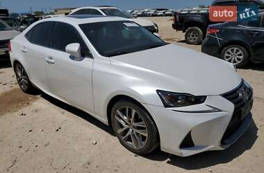 Lexus IS 2019