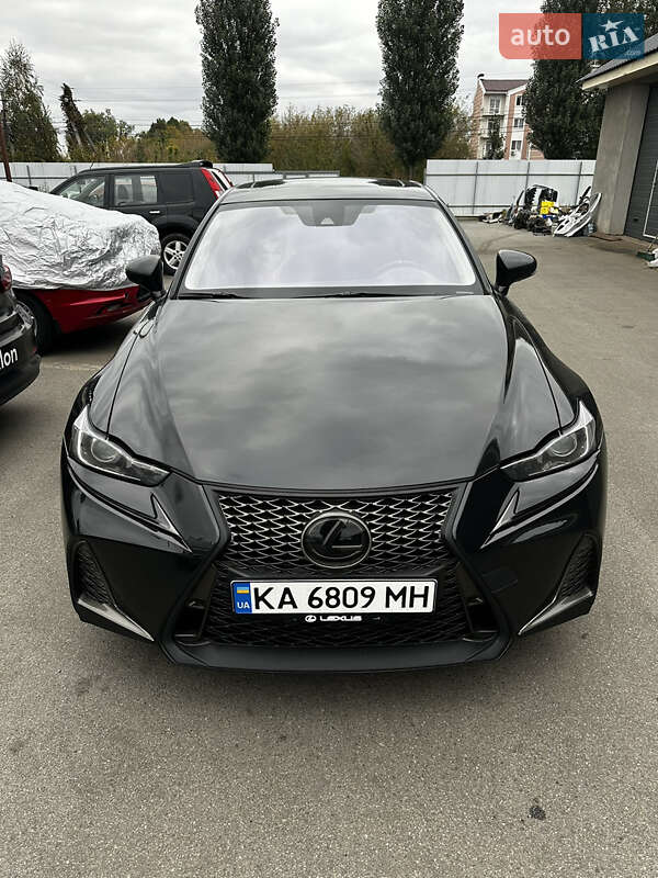 Седан Lexus IS 2016 в 