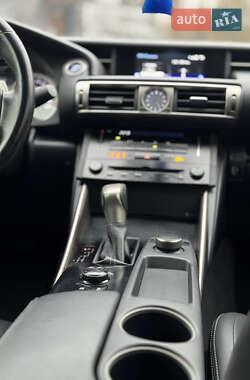Седан Lexus IS 2014 в 