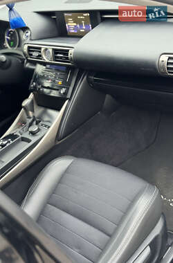 Седан Lexus IS 2014 в 