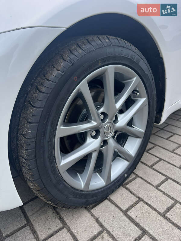 Седан Lexus IS 2012 в Дубно