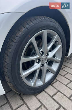 Седан Lexus IS 2012 в 