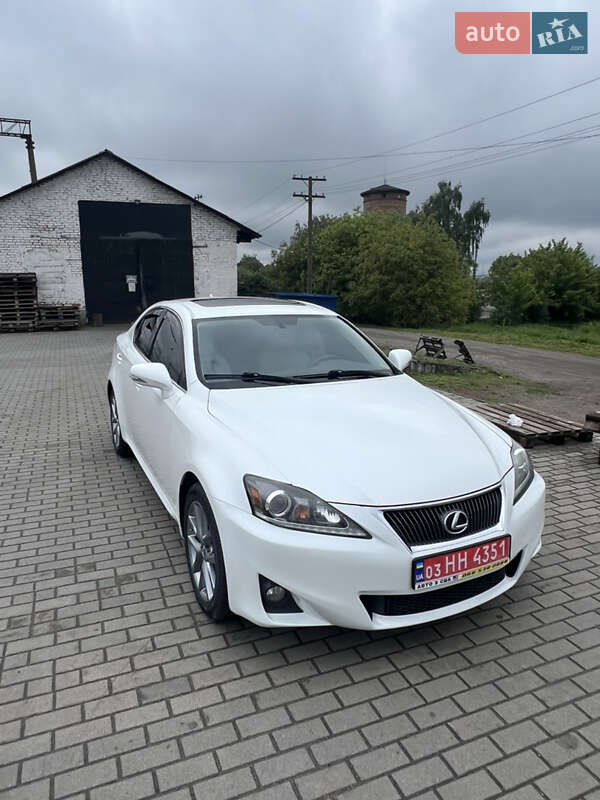 Седан Lexus IS 2012 в Дубно