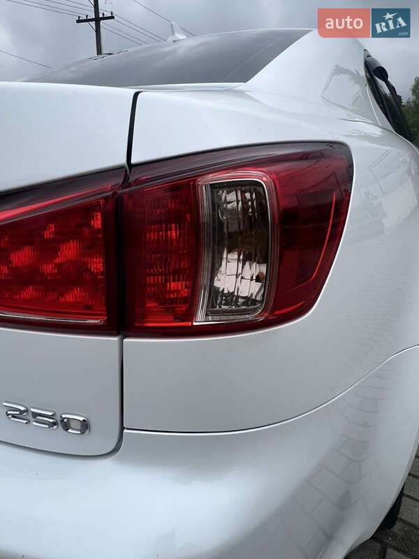 Седан Lexus IS 2012 в Дубно
