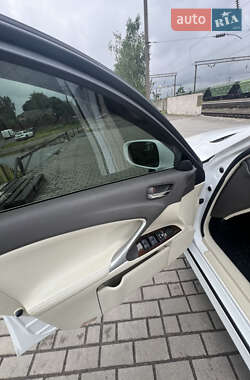 Седан Lexus IS 2012 в 