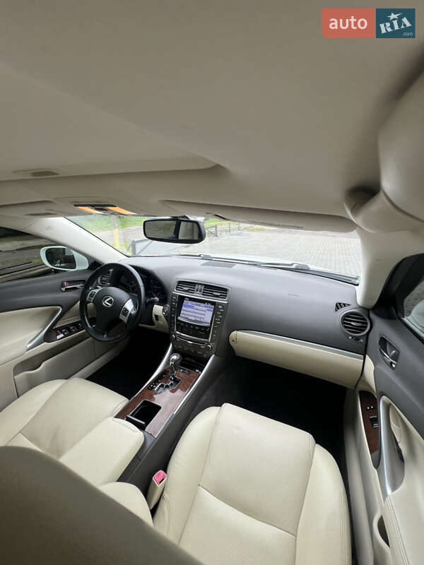 Седан Lexus IS 2012 в Дубно