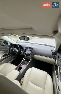 Седан Lexus IS 2012 в 