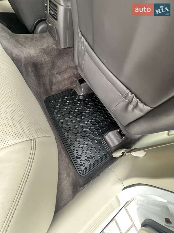 Седан Lexus IS 2012 в Дубно