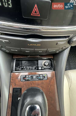 Седан Lexus IS 2012 в 