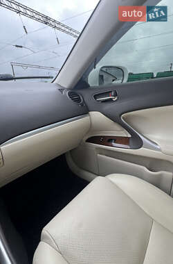 Седан Lexus IS 2012 в 