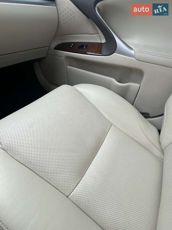 Седан Lexus IS 2012 в Дубно