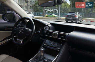 Седан Lexus IS 2017 в 