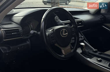 Седан Lexus IS 2017 в 