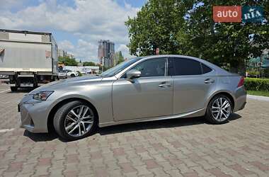 Седан Lexus IS 2017 в 