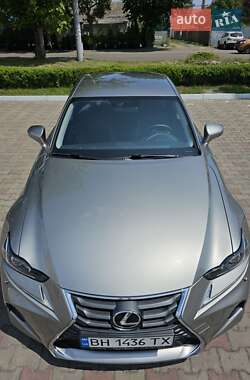 Седан Lexus IS 2017 в 
