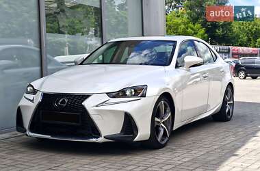 Седан Lexus IS 2017 в 