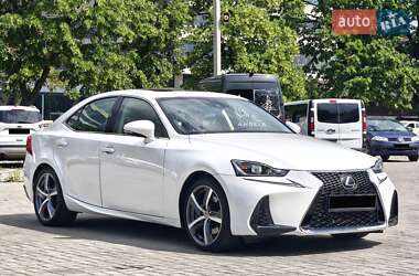 Седан Lexus IS 2017 в 