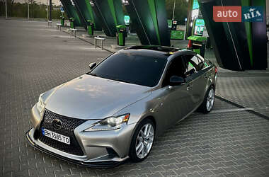 Седан Lexus IS 2016 в Николаевском