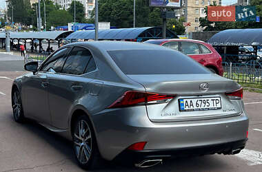 Седан Lexus IS 2017 в 