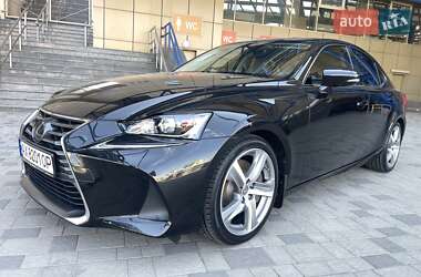 Седан Lexus IS 2017 в 