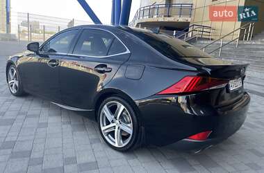 Седан Lexus IS 2017 в 