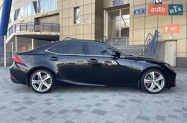 Седан Lexus IS 2017 в 