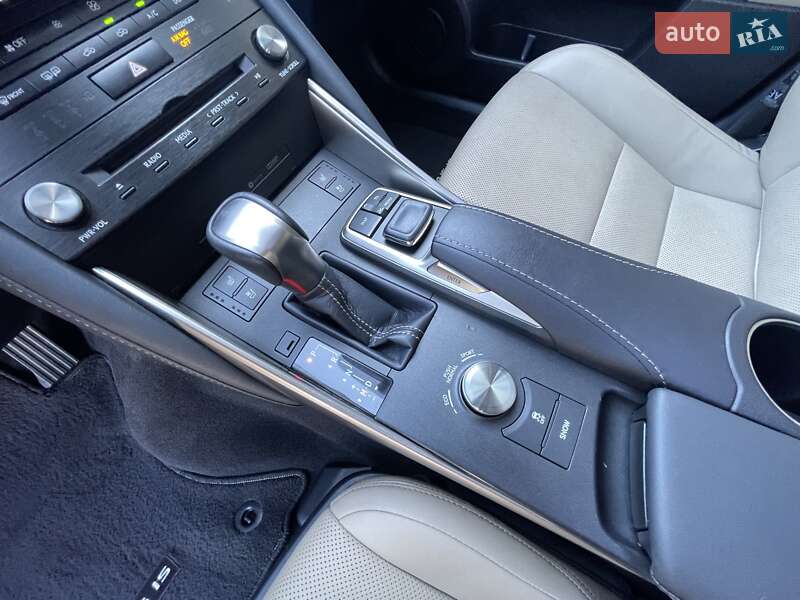 Седан Lexus IS 2017 в Києві
