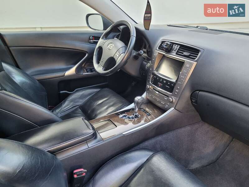 Седан Lexus IS 2010 в Луцке