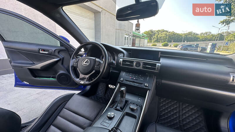 Седан Lexus IS 2016 в Ивано-Франковске