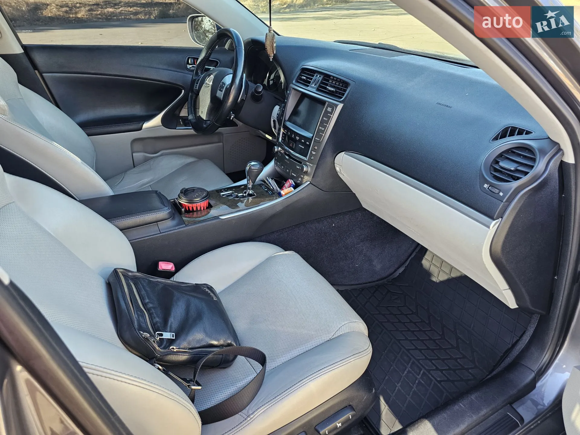 2012 Lexus IS - мініатюра 11