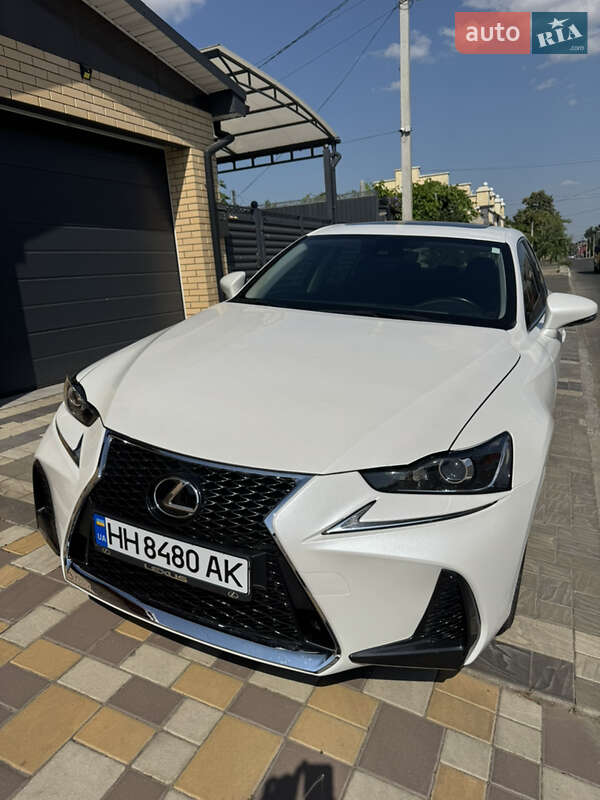 Lexus IS 2018