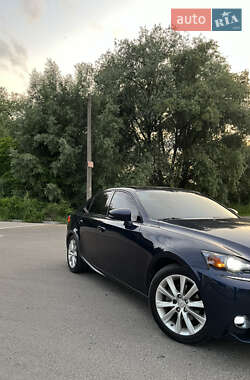 Седан Lexus IS 2015 в 